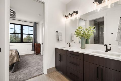 Tiny photo for 20055 Pacific Heights Road, Bend, OR 97703 (MLS # 220221303)