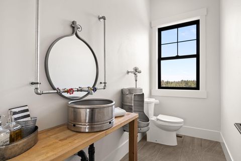 Tiny photo for 20055 Pacific Heights Road, Bend, OR 97703 (MLS # 220221303)