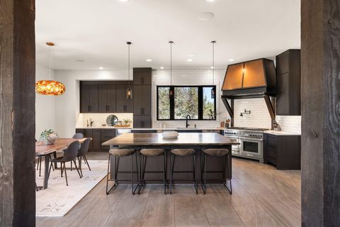 Tiny photo for 20055 Pacific Heights Road, Bend, OR 97703 (MLS # 220221303)