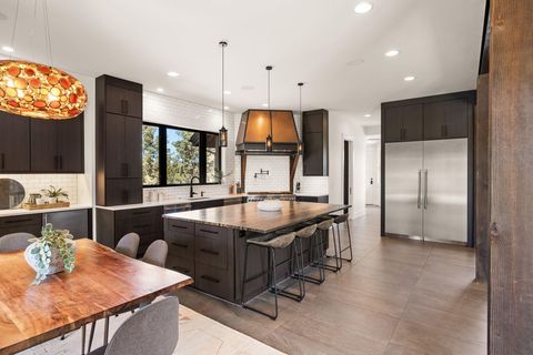 Tiny photo for 20055 Pacific Heights Road, Bend, OR 97703 (MLS # 220221303)