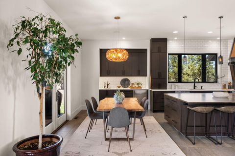 Tiny photo for 20055 Pacific Heights Road, Bend, OR 97703 (MLS # 220221303)