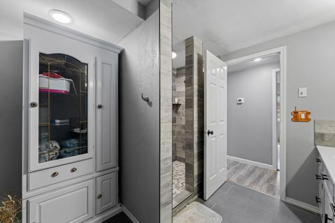 Tiny photo for 287 Surrey Drive, Grants Pass, OR 97526 (MLS # 220217265)