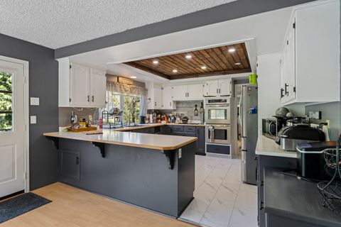 Tiny photo for 287 Surrey Drive, Grants Pass, OR 97526 (MLS # 220217265)