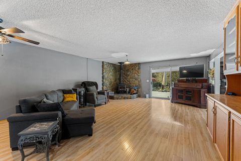 Tiny photo for 287 Surrey Drive, Grants Pass, OR 97526 (MLS # 220217265)