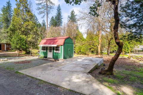Tiny photo for 287 Surrey Drive, Grants Pass, OR 97526 (MLS # 220217265)