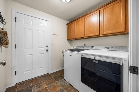 Tiny photo for 65050 92nd Street, Bend, OR 97703 (MLS # 220212024)