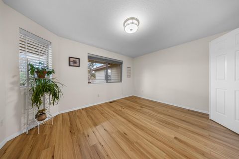 Tiny photo for 65050 92nd Street, Bend, OR 97703 (MLS # 220212024)