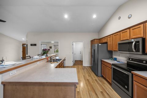 Tiny photo for 65050 92nd Street, Bend, OR 97703 (MLS # 220212024)