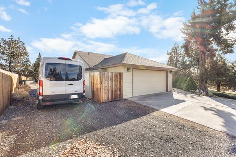 Tiny photo for 65050 92nd Street, Bend, OR 97703 (MLS # 220212024)