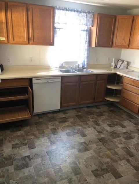 Tiny photo for 226 W Hartley Avenue, Hermiston, OR 97838 (MLS # 220211920)