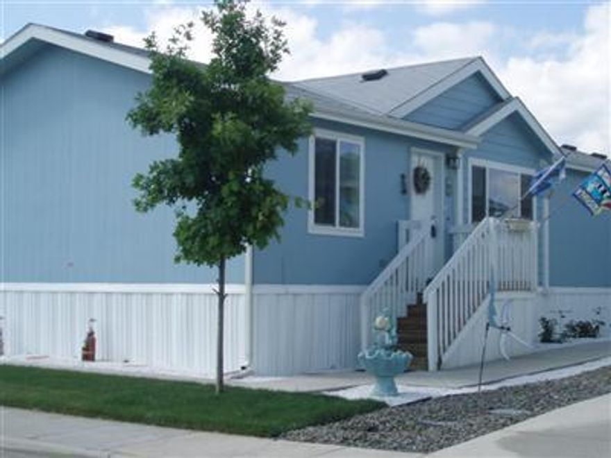 Beautiful and spacious open floor plan. 2004 Silvercrest 3/2, 1600 sf home in San George Estates. Vaulted ceilings & ceiling fans. Excellent condition. Large Master w/walk-in closet, private bath, kitchen with island, large pantry, skylights, formal dining area & breakfast nook. Good size Office off master and kitchen. Finished screen room for outdoor comfort and a small low maintenance yard. Drip system in flower boxes & rose garden on timers. MOTIVATED SELLERS.