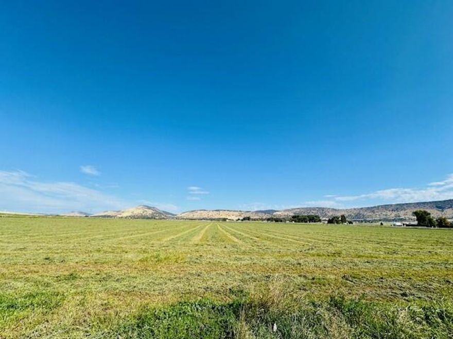 89.05 level acres in the very sought after Henley area. This property features KID A water rights, quality sandy loam soil, 2 wheel lines, a drain ditch, and averages 6 ton of alfalfa per acre. This is a buildable piece of property per Klamath County Planning Department and would make an amazing homesite with beautiful views and lots of elbow room. Property photos were taken September 2024.