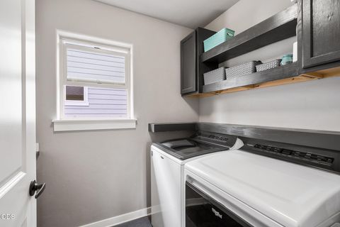Tiny photo for 61066 SE Sydney Harbor Drive, Bend, OR 97702 (MLS # 220223165)