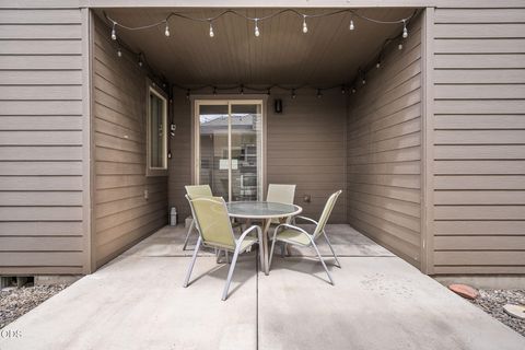 Tiny photo for 61066 SE Sydney Harbor Drive, Bend, OR 97702 (MLS # 220223165)