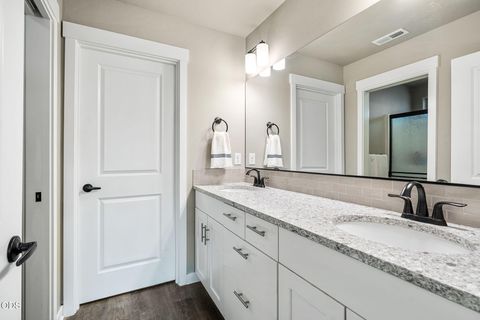 Tiny photo for 61066 SE Sydney Harbor Drive, Bend, OR 97702 (MLS # 220223165)