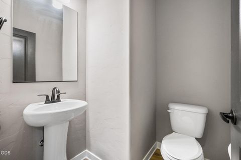 Tiny photo for 61066 SE Sydney Harbor Drive, Bend, OR 97702 (MLS # 220223165)