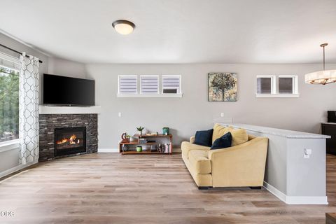 Tiny photo for 61066 SE Sydney Harbor Drive, Bend, OR 97702 (MLS # 220223165)