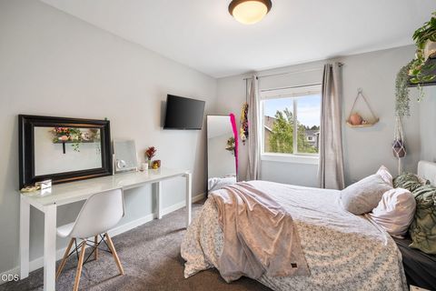 Tiny photo for 61066 SE Sydney Harbor Drive, Bend, OR 97702 (MLS # 220223165)