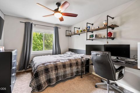 Tiny photo for 61066 SE Sydney Harbor Drive, Bend, OR 97702 (MLS # 220223165)