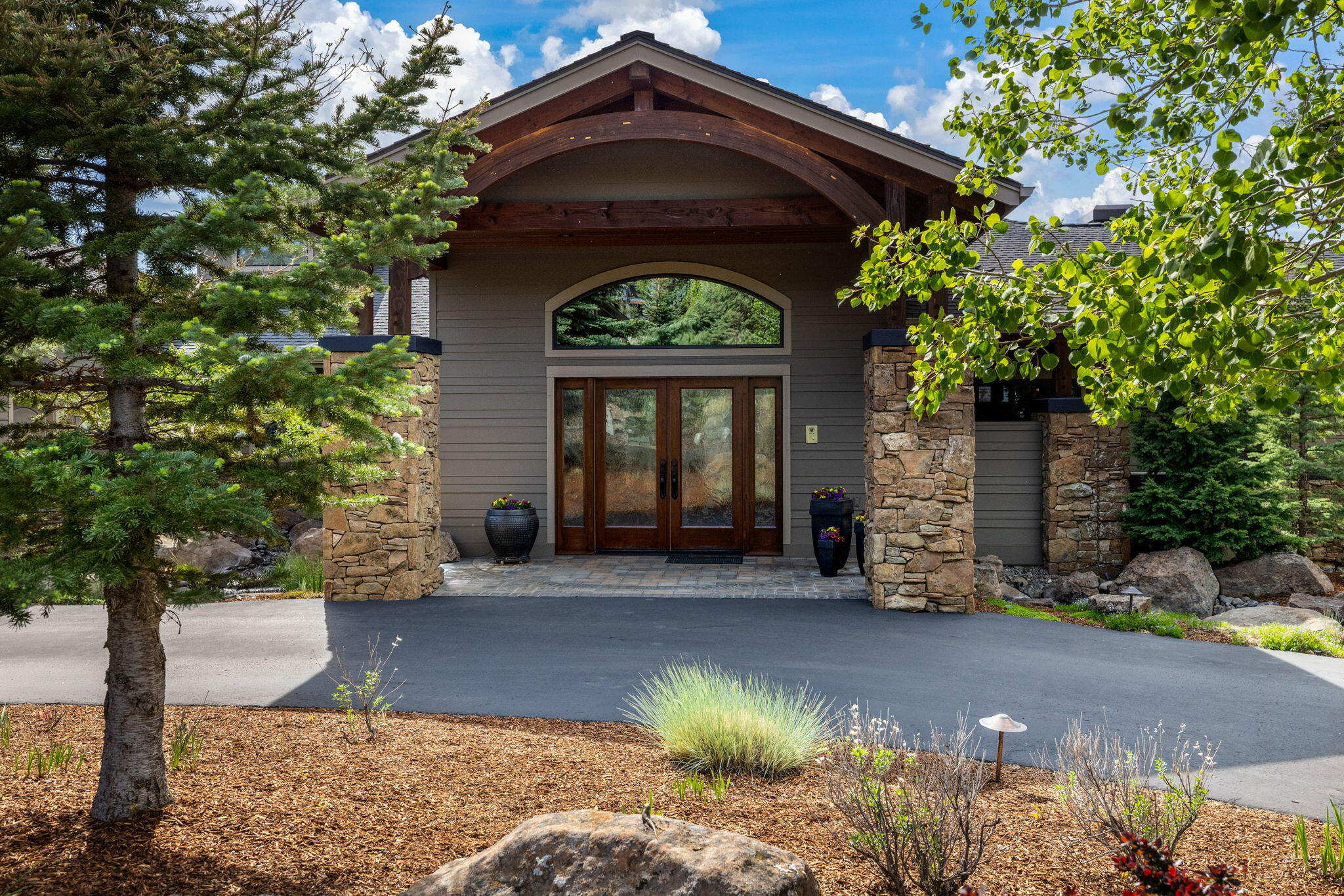 1134 Highland View Loop