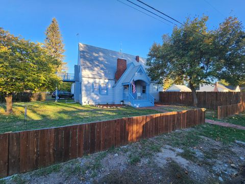 Photo of 2507 Gettle Street, Klamath Falls, OR 97603 (MLS # 220210951) Photo of 2507 Gettle Street, Klamath Falls, OR 97603 (MLS # 220210951)