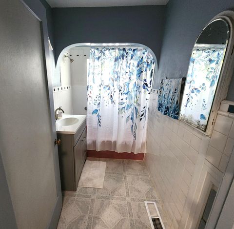 Tiny photo for 2507 Gettle Street, Klamath Falls, OR 97603 (MLS # 220210951)