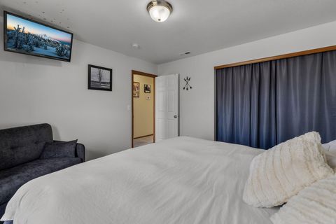 Tiny photo for 58400 4-K Overlook Lane, John Day, OR 97845 (MLS # 220215444)