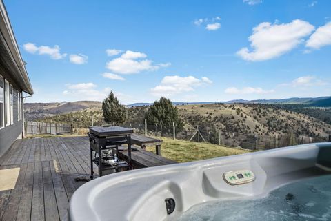 Tiny photo for 58400 4-K Overlook Lane, John Day, OR 97845 (MLS # 220215444)