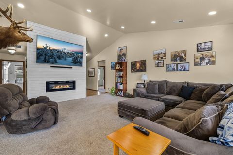 Tiny photo for 58400 4-K Overlook Lane, John Day, OR 97845 (MLS # 220215444)