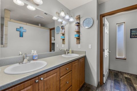 Tiny photo for 58400 4-K Overlook Lane, John Day, OR 97845 (MLS # 220215444)