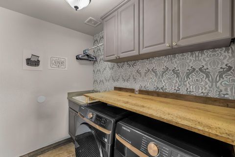 Tiny photo for 58400 4-K Overlook Lane, John Day, OR 97845 (MLS # 220215444)