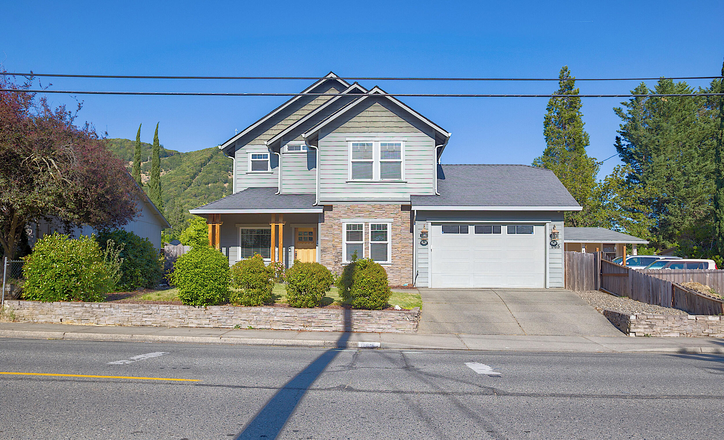 965 NE 10th Street