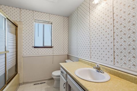 Tiny photo for 1704 NW Sunview Place, Grants Pass, OR 97526 (MLS # 220219697)