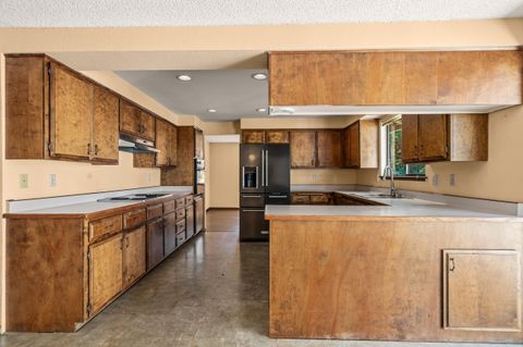 Tiny photo for 1704 NW Sunview Place, Grants Pass, OR 97526 (MLS # 220219697)