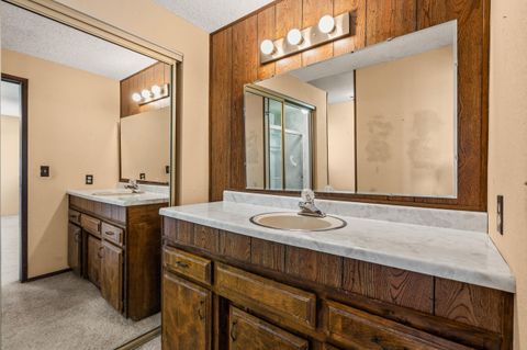 Tiny photo for 1704 NW Sunview Place, Grants Pass, OR 97526 (MLS # 220219697)