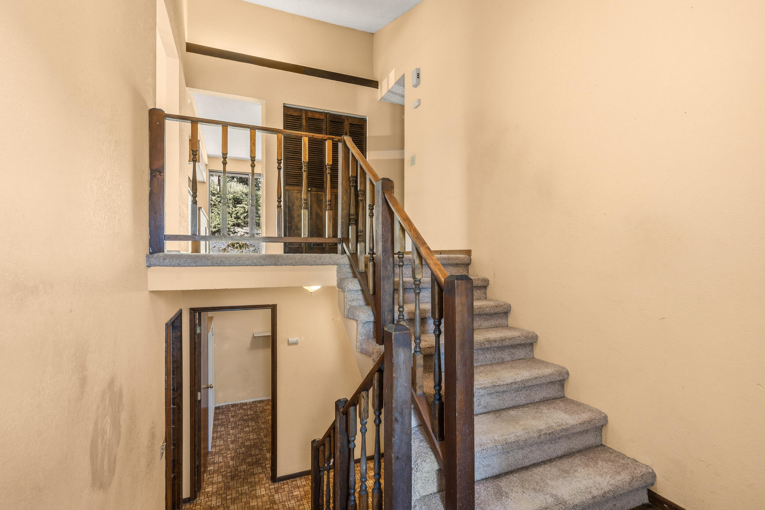 1704 NW Sunview Place