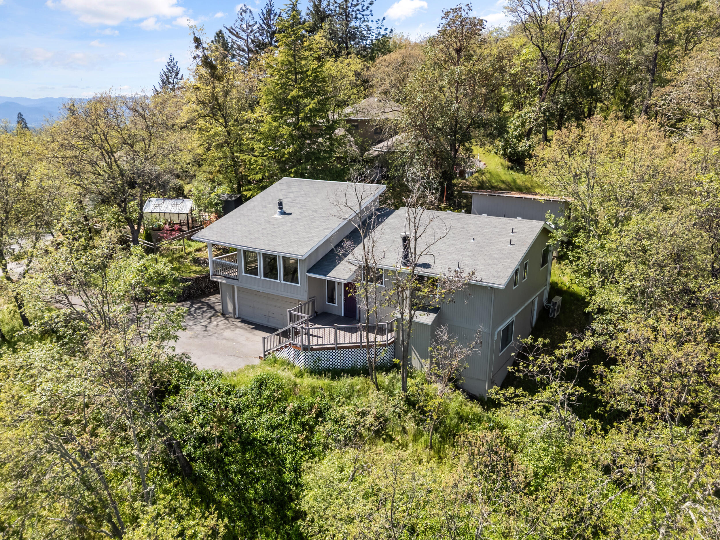 1704 NW Sunview Place