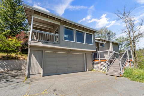 Photo of 1704 NW Sunview Place, Grants Pass, OR 97526 (MLS # 220219697)