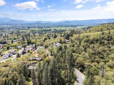 Tiny photo for 1704 NW Sunview Place, Grants Pass, OR 97526 (MLS # 220219697)
