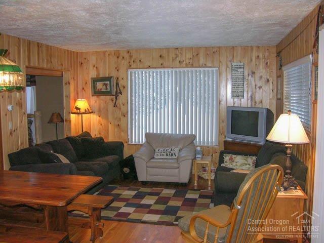 Wagon Trail Acreages - Residential