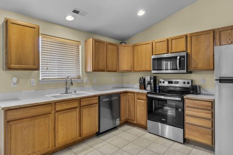 Tiny photo for 1155 SW 31st Street, Redmond, OR 97756 (MLS # 220211075)