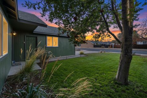 Tiny photo for 1155 SW 31st Street, Redmond, OR 97756 (MLS # 220211075)