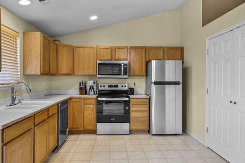 Tiny photo for 1155 SW 31st Street, Redmond, OR 97756 (MLS # 220211075)