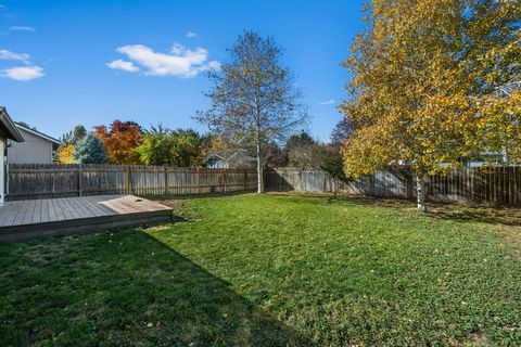 Tiny photo for 1155 SW 31st Street, Redmond, OR 97756 (MLS # 220211075)