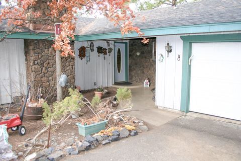 Tiny photo for 61207 Mokas Court, Bly, OR 97622 (MLS # 220211577)