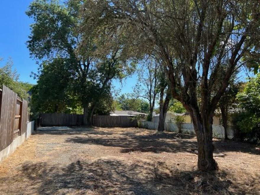 Lovely lot ready to build a new home on.  Great local  on the North end of Washington Blvd across the street from a charming park with Gazebo.  Previous residence has been removed and lot cleaned up by licensed contractors due to structure fire.   Buyers to complete own due diligence on building codes and requirements.