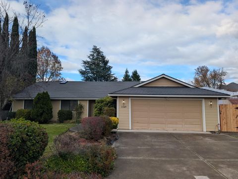 Photo of 3349 Bryson Way, Medford, OR 97504 (MLS # 220212184)