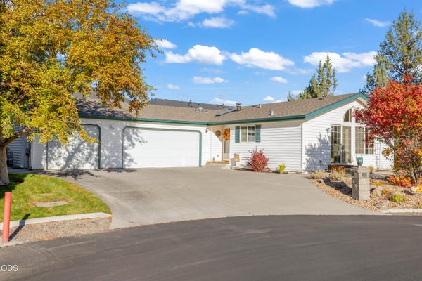 2337 NE BUCKWHEAT CT, BEND, OR 97701 - Image e950fbbe1b2903fa6f2e75942aef40c0/240692180