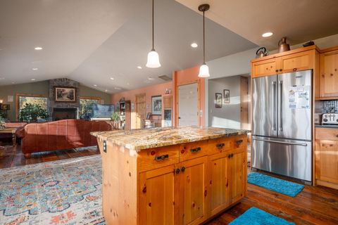 Tiny photo for 7672 SW Robin Drive, Terrebonne, OR 97760 (MLS # 220213855)