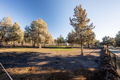Tiny photo for 7672 SW Robin Drive, Terrebonne, OR 97760 (MLS # 220213855)